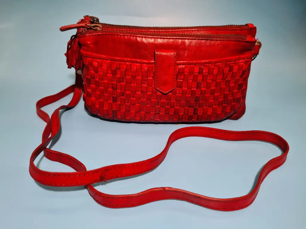 BOLSO PEQUEÑO DE CUERO
